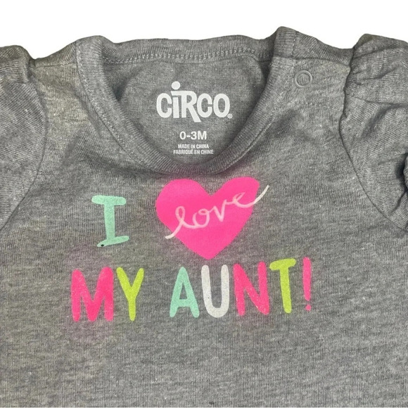 Onesie Bundle - “I Love My Aunt” & “I Love You” Themes, 0-3 Months with Hat - Picture 2 of 7
